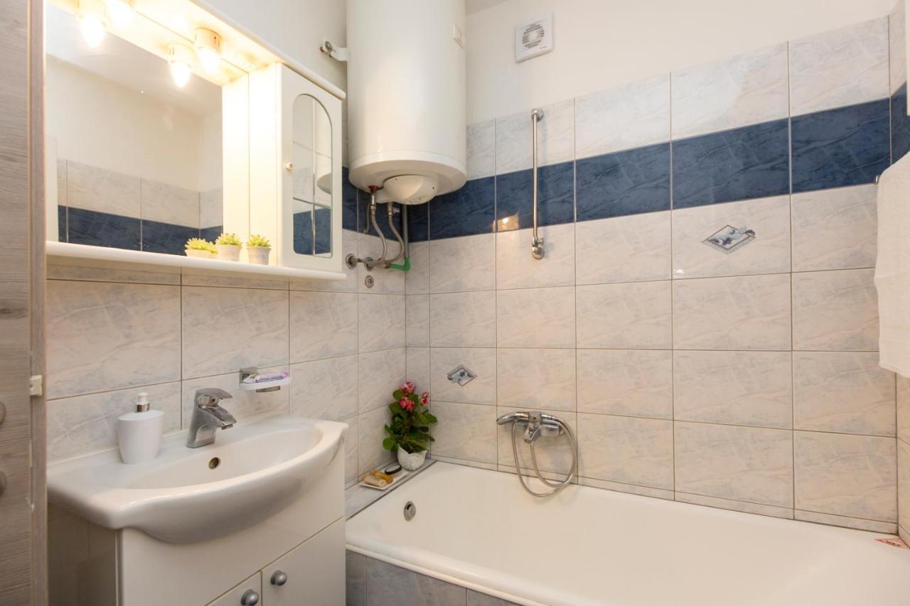 Apartment Am Koromačno Buitenkant foto