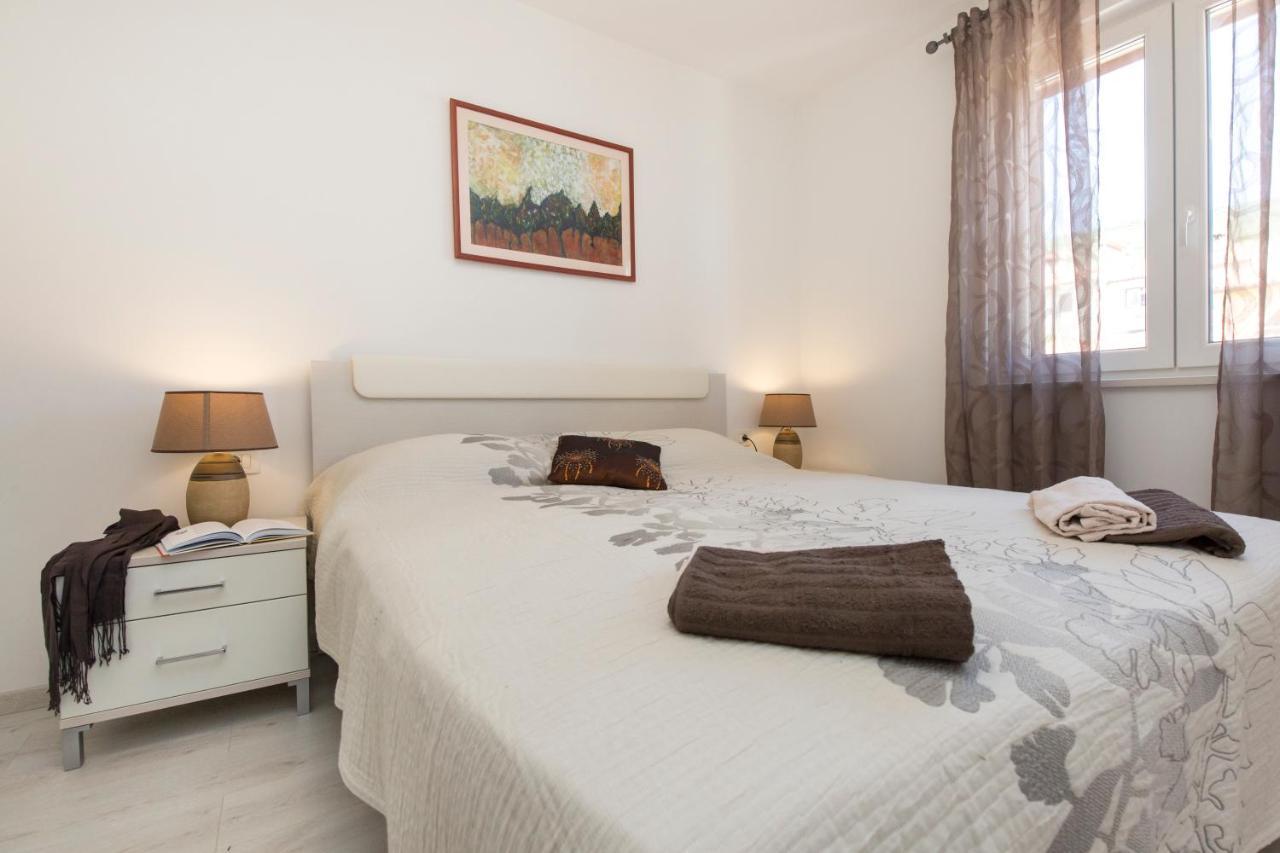 Apartment Am Koromačno Buitenkant foto