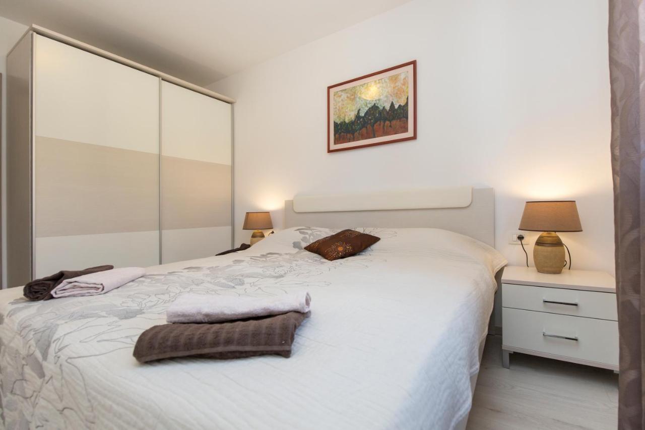 Apartment Am Koromačno Buitenkant foto